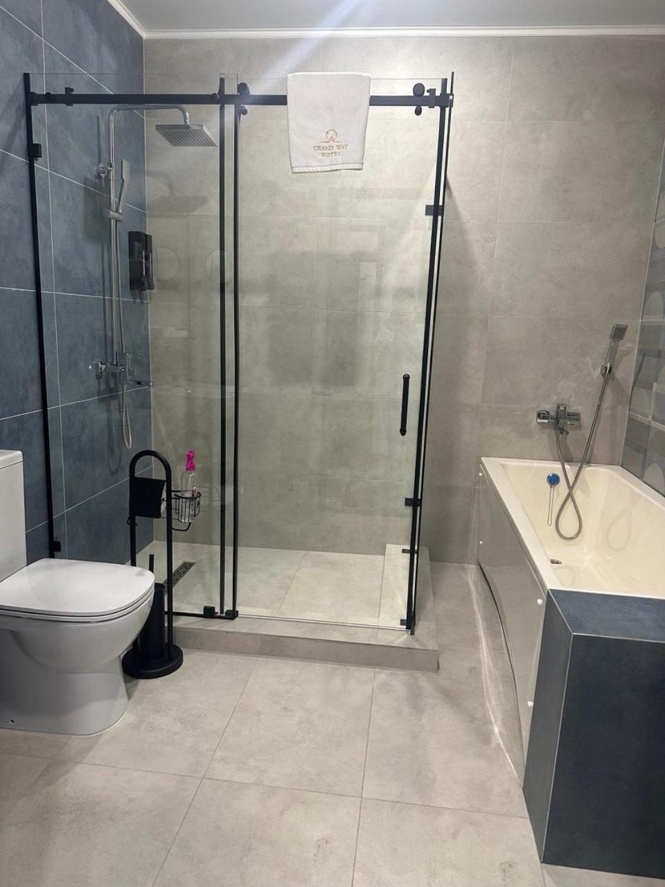 Grand Way Hotel تاراز المظهر الخارجي الصورة