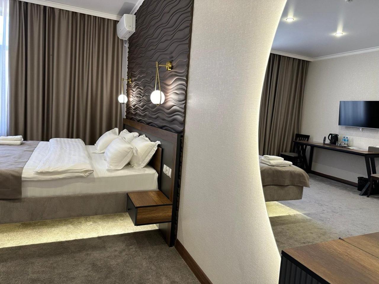 Grand Way Hotel تاراز المظهر الخارجي الصورة