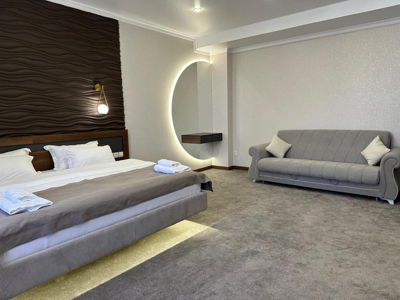 Grand Way Hotel تاراز المظهر الخارجي الصورة