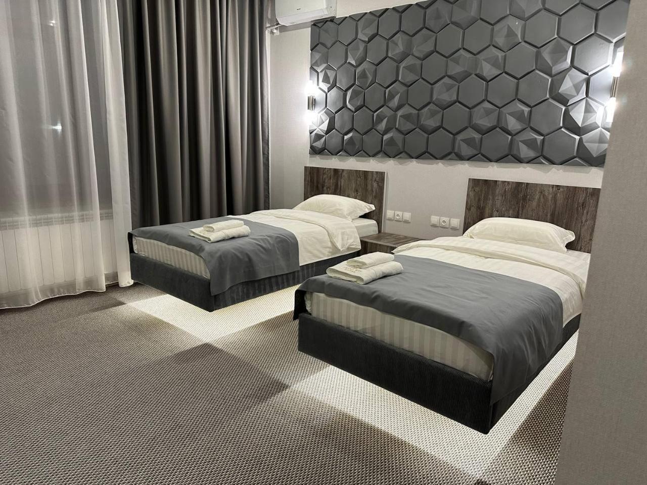 Grand Way Hotel تاراز المظهر الخارجي الصورة