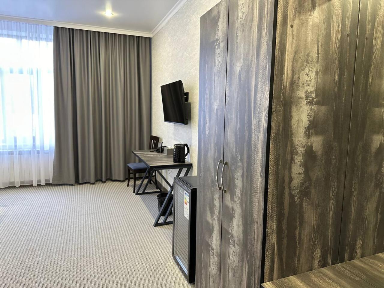 Grand Way Hotel تاراز المظهر الخارجي الصورة