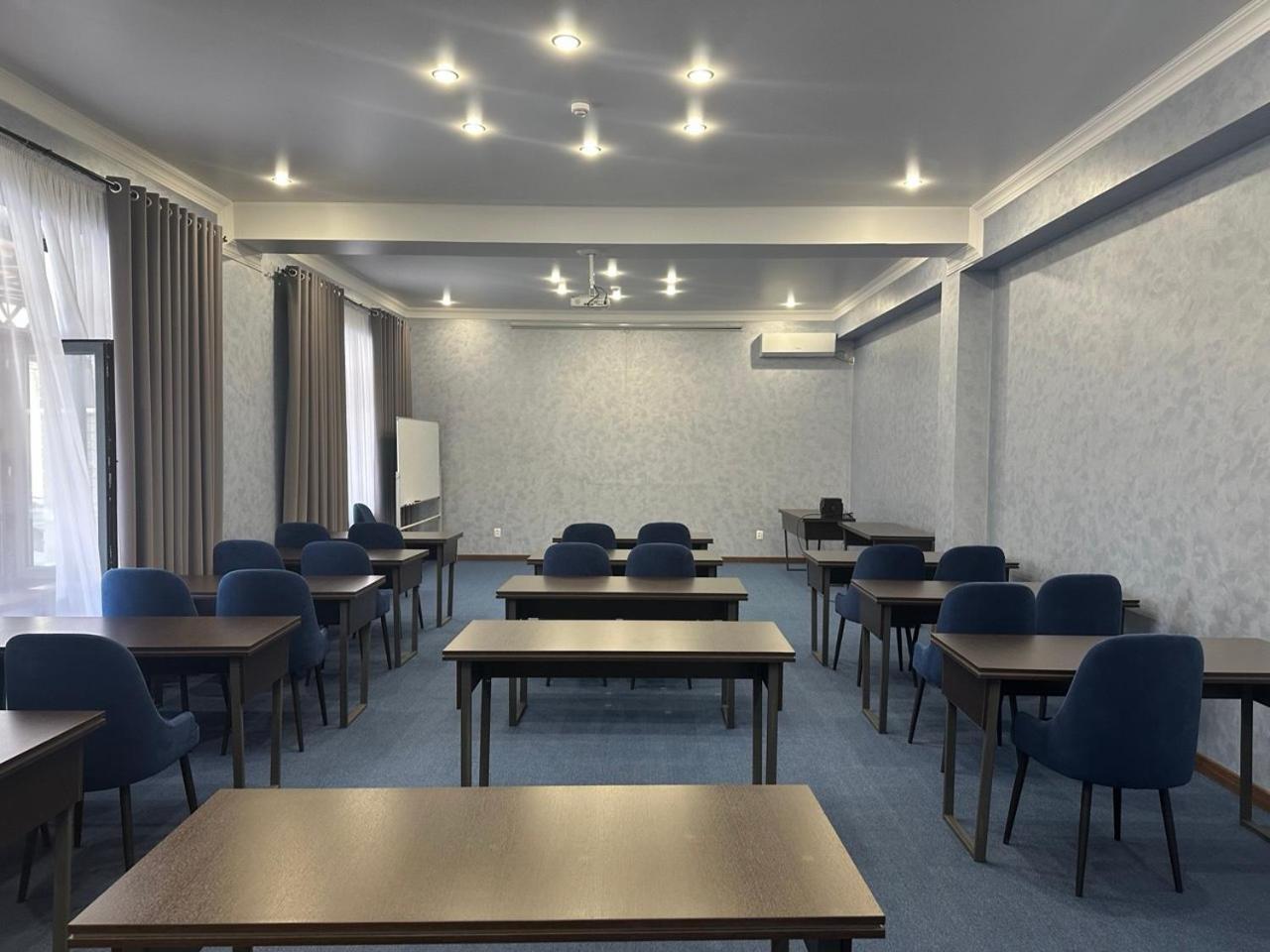 Grand Way Hotel تاراز المظهر الخارجي الصورة